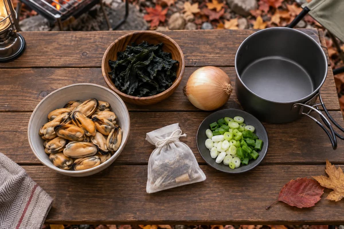 홍합미역국용 홍합살과 미역, 채소를 준비한 장면