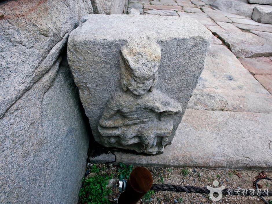 충주 미륵대원지 석조보살의좌상